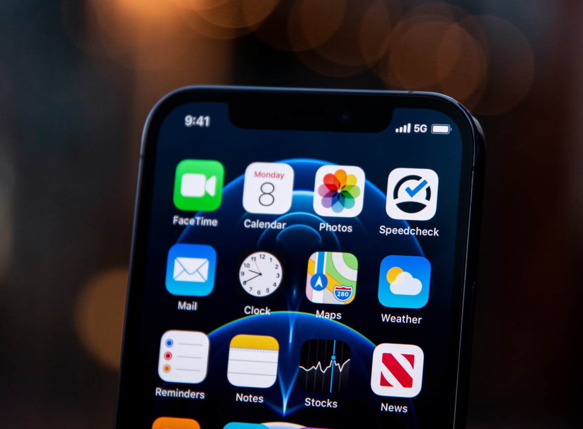姜堰苹果手机维修分享为什么 iPhone 12 在冬季会自动关机 