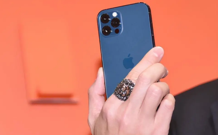姜堰苹果手机维修分享iPhone12系列重启方法教程 